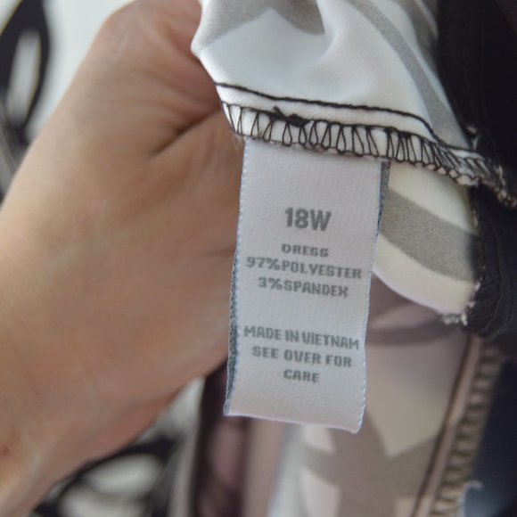 Dress Barn Abstract Circles Dress - Picture 5 of 6